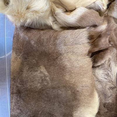 Tote of 2 deer hides