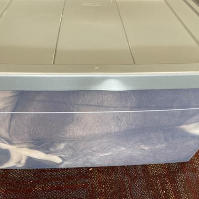 Tote of 2 deer hides