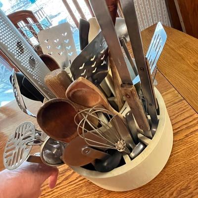 Lot 284 Utensils & holder