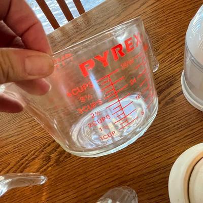 Lot 285 Measuring cups & other