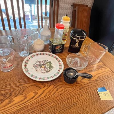 Lot 285 Measuring cups & other