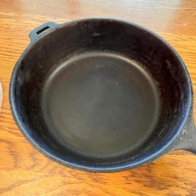 Lot 286 Cast Iron Deep Skillet w/ Lid