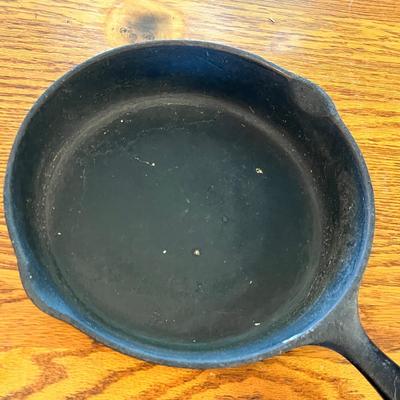Lot 288 Wagner #8 Skillet w/ lid