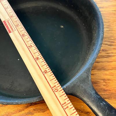 Lot 288 Wagner #8 Skillet w/ lid