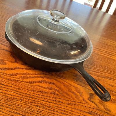 Lot 288 Wagner #8 Skillet w/ lid