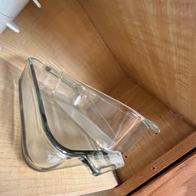 Lot 292 Plastic items & glass bakers