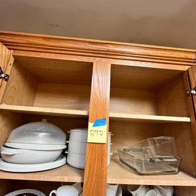 Lot 292 Plastic items & glass bakers