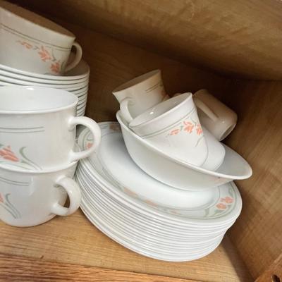 Lot 293 Corelle Dish set