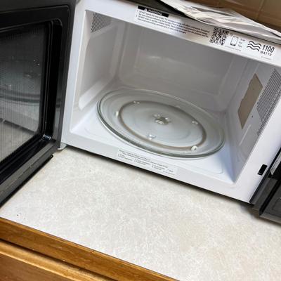 Lot 300 Microwave