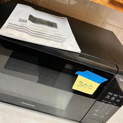 Lot 300 Microwave