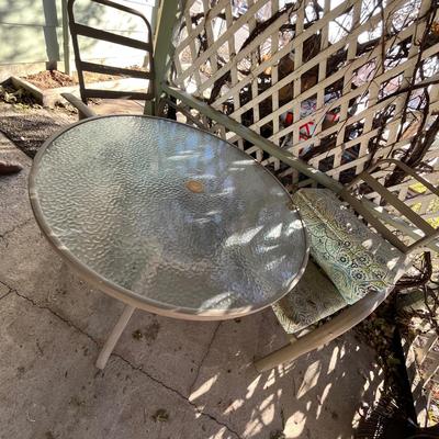 Lot 315 Patio table set