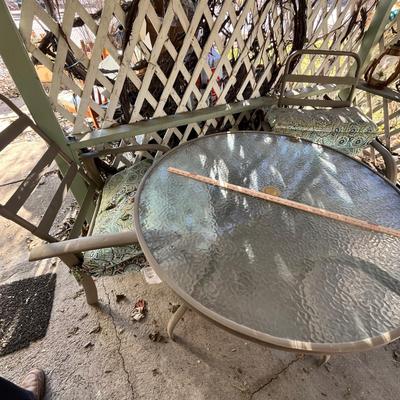 Lot 315 Patio table set