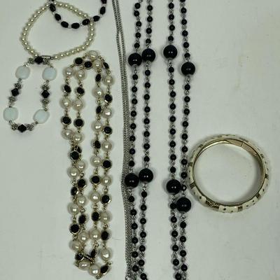 Vintage Fashion Jewelry Lot - 3 necklaces, 4 bracelets