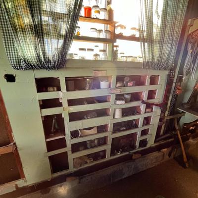 Lot 321 Hardware