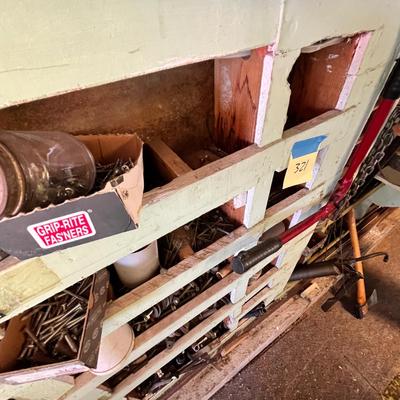 Lot 321 Hardware