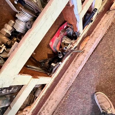 Lot 321 Hardware