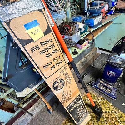 Lot 322 2 Tree pruners