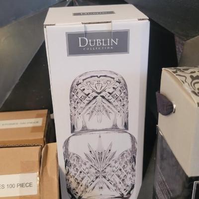 2 lge stars, NIB Carafe