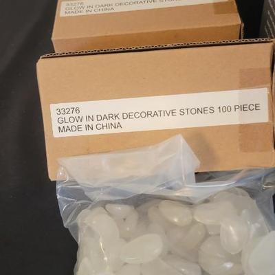 2 lge stars, NIB Carafe