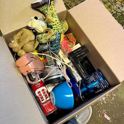 Lot 350 Box of home decor