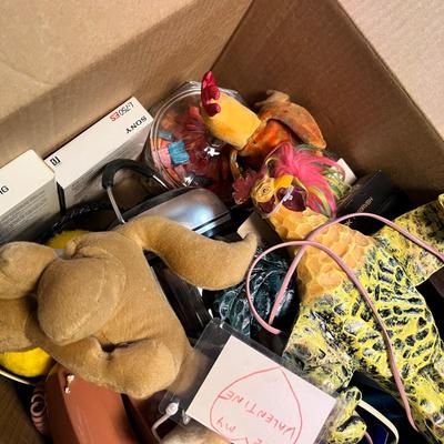 Lot 350 Box of home decor