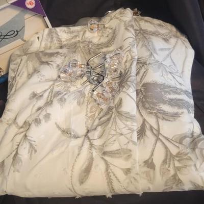 Shower curtain, towels