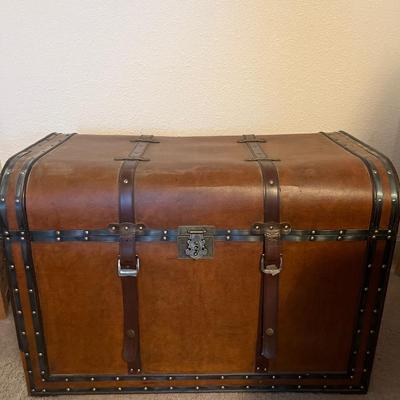 Leather-look trunk
