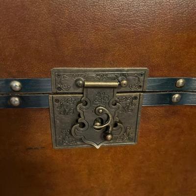Leather-look trunk