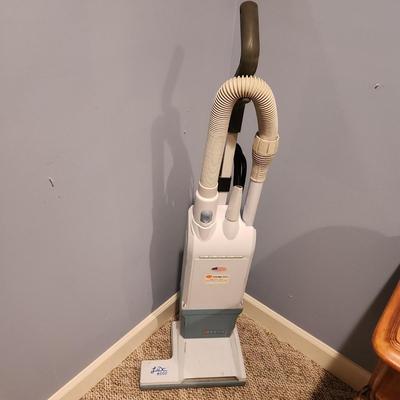 Electrolux Aerus Lux 6000 Upright Vacuum Cleaner Tested
