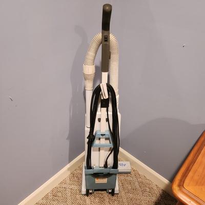 Electrolux Aerus Lux 6000 Upright Vacuum Cleaner Tested