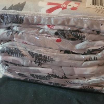 Ultra cozy Flannel queen festive bedding NIB