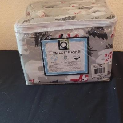 Ultra cozy Flannel queen festive bedding NIB