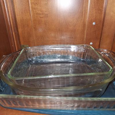 3 Pyrex baking dishes