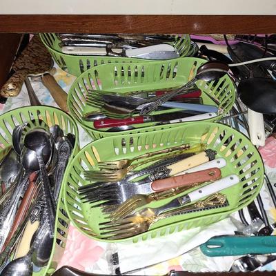 Sale Photo Thumbnail #252: Utensil Drawer