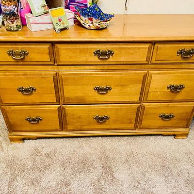 Dresser- brown