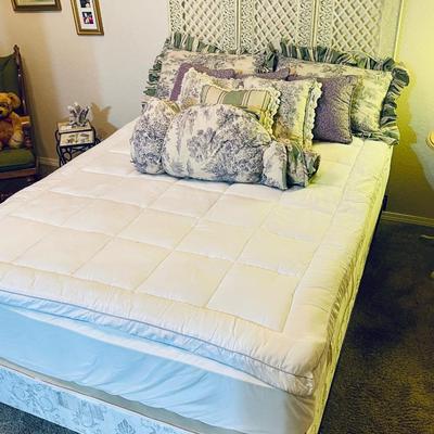 Queen Bed and Linen Lot