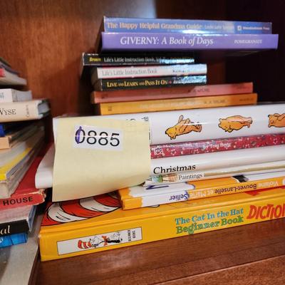 Shelf Lot of Books Christmas Cat in the hat French