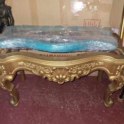 Accent gold Table