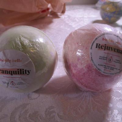 2 bubbly belle bath bombs
