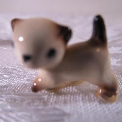 Hagen Renaker Cat & Walking Siamese Kitten