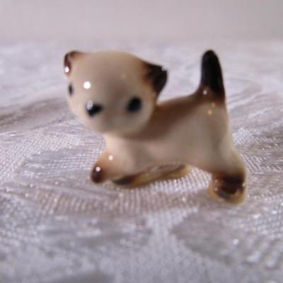 Hagen Renaker Cat & Walking Siamese Kitten