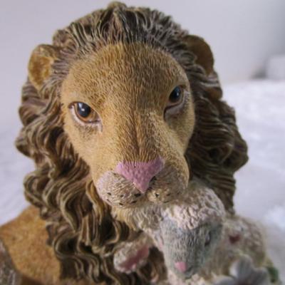 Lamb & Lion figurine