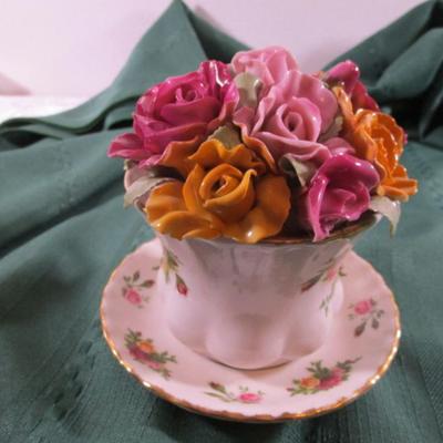 Old Country Roses musical teacup, Royal Albert design