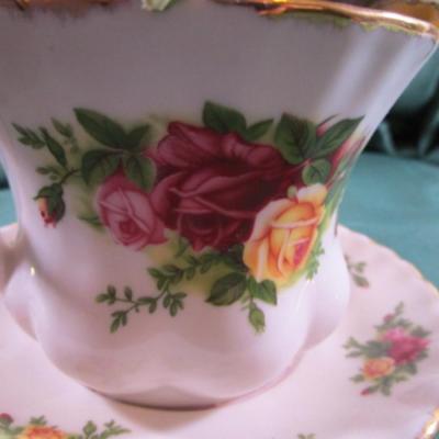 Old Country Roses musical teacup, Royal Albert design