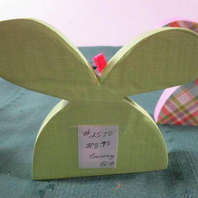 8 decorative wood bunnies