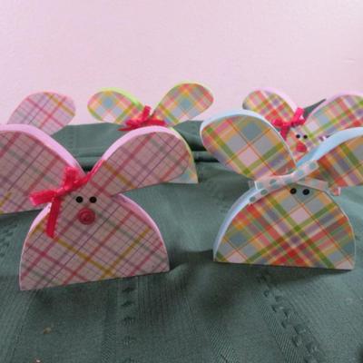 8 decorative wood bunnies