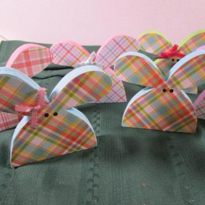 8 decorative wood bunnies