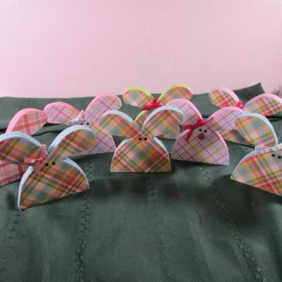 8 decorative wood bunnies