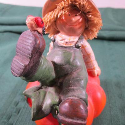 Fall figurines