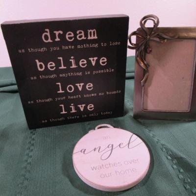 Sale Photo Thumbnail #613: Canvas has Drream, Believe, Love, Live and is 7-1/2" x7-1/2", picture frame is 5" x 7", wood plaque is 4-1/2" in diameter